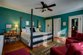 Отель Brown Street Inn Bed and Breakfast  Айова Сити